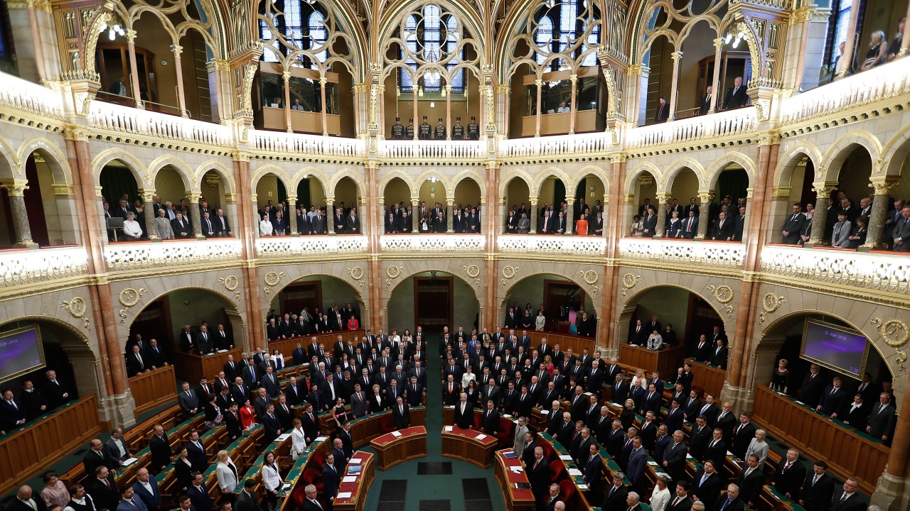 Унгарският парламент одобри реформа във висшето образование, която предизвиква недоволство