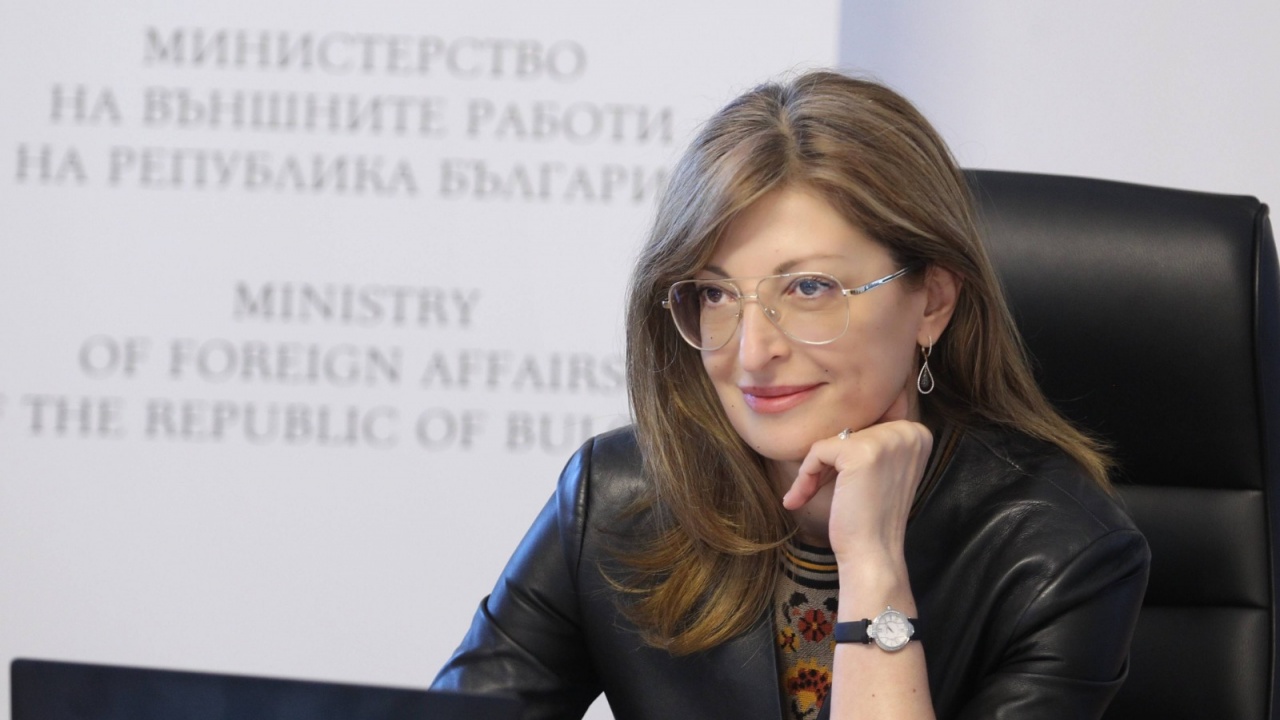 Екатерина Захариева: Огромна армия от жени-герои ни помага да се справим с пандемията