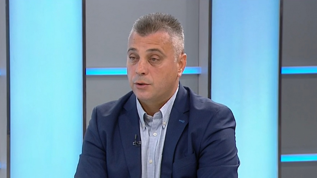 Юлиан Ангелов пита: Какво ще стане, ако някой удари с електрошок машината за гласуване?