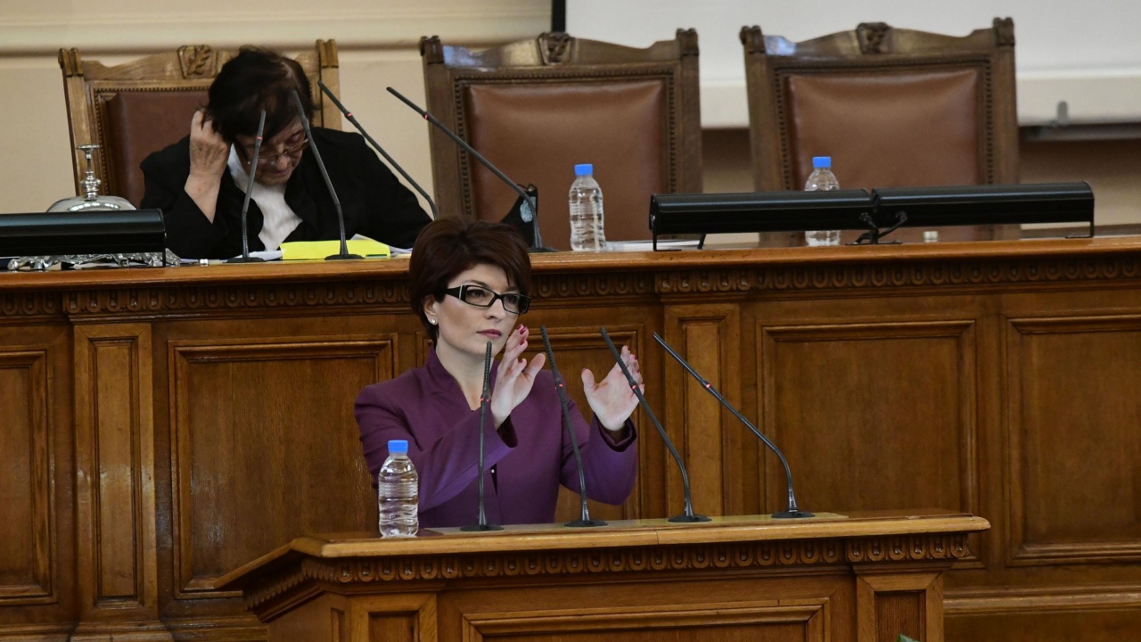 Десислава Атанасова: Готви се кражба на изборите