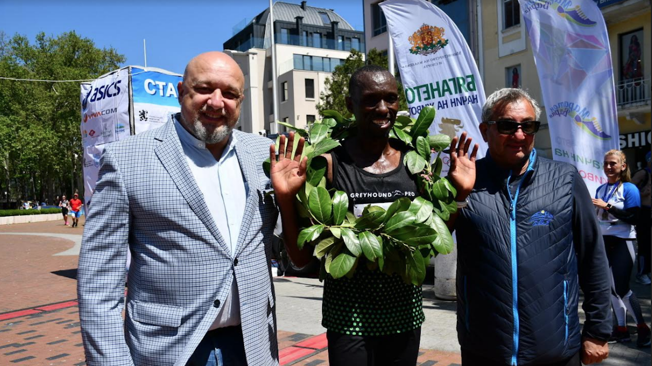 Министър Кралев награди победителите в шестото издание на маратона на Варна