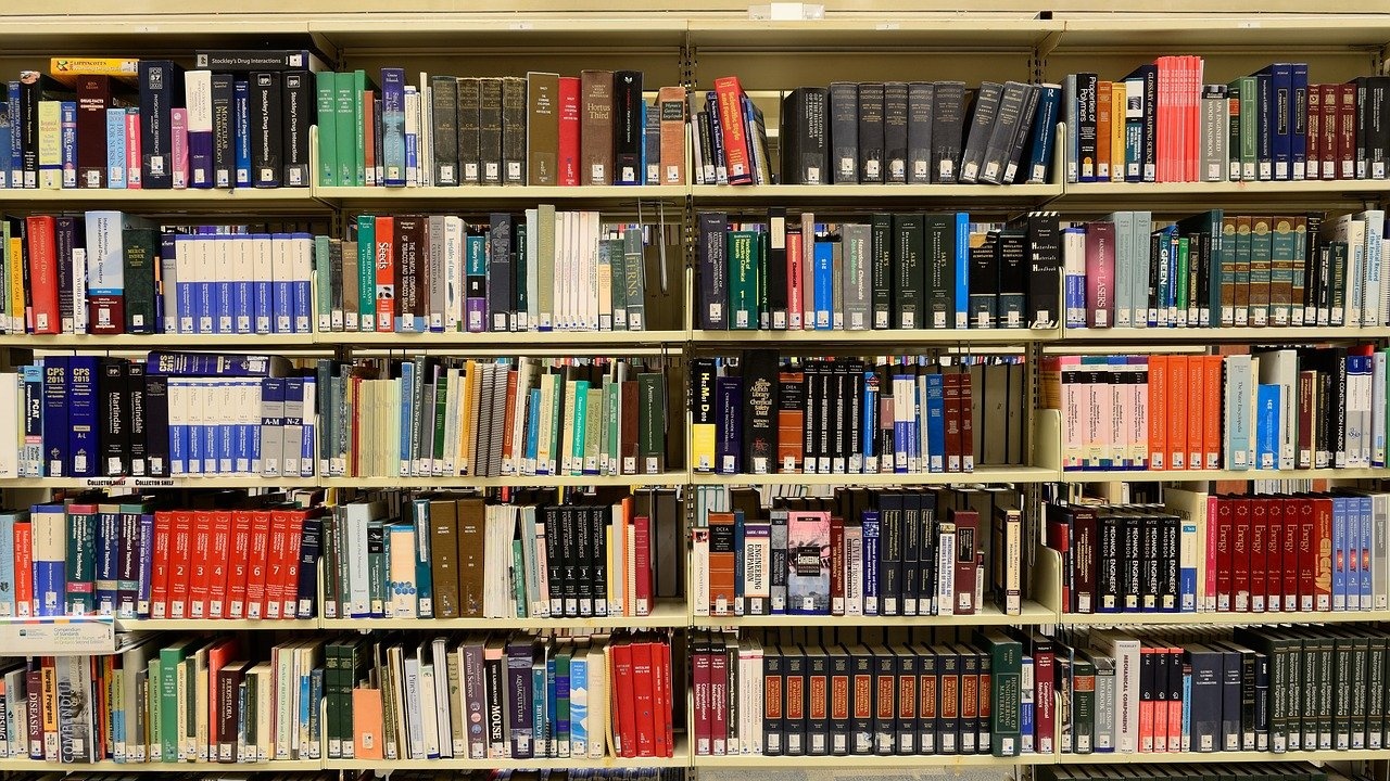 Библиотеки в 50 френски града са получили книги на български автори