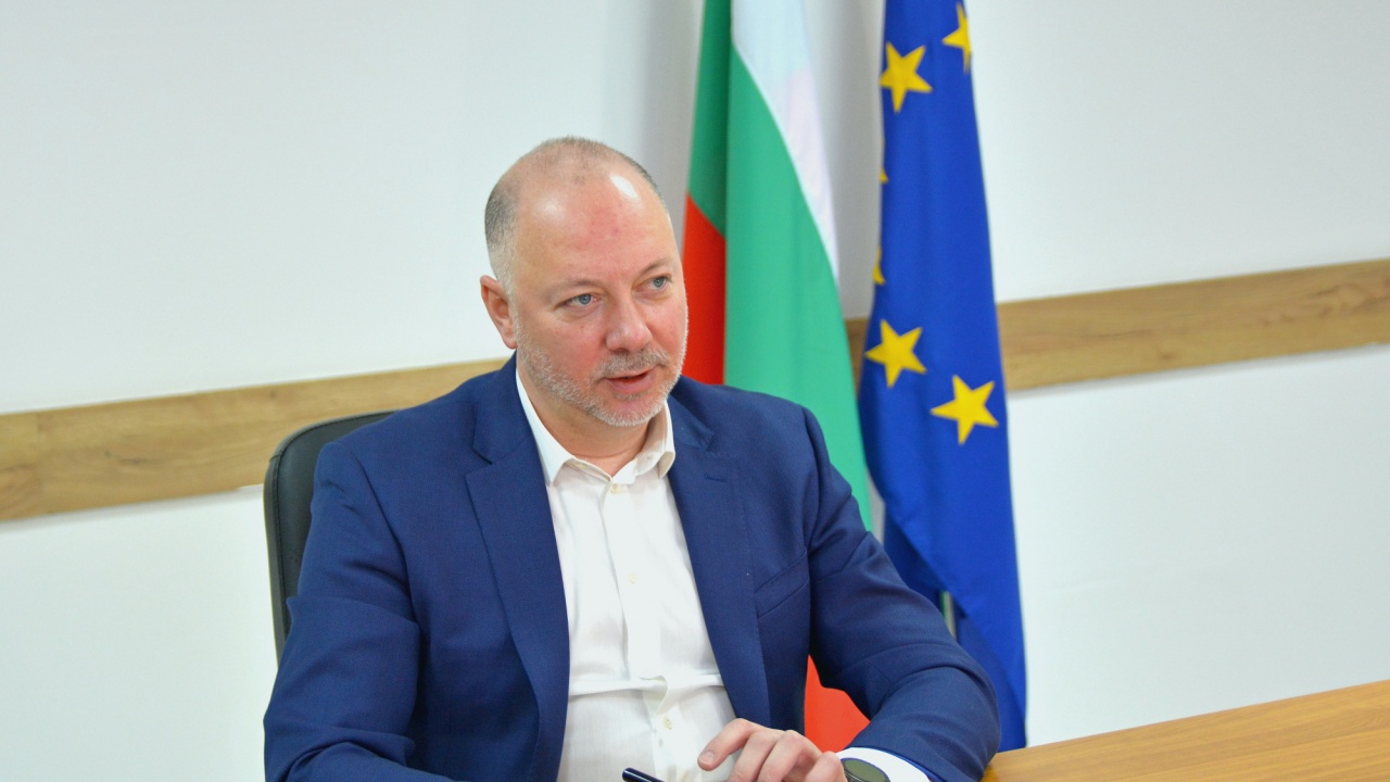 Росен Желязков запозна новия министър с приоритетите в транспорта