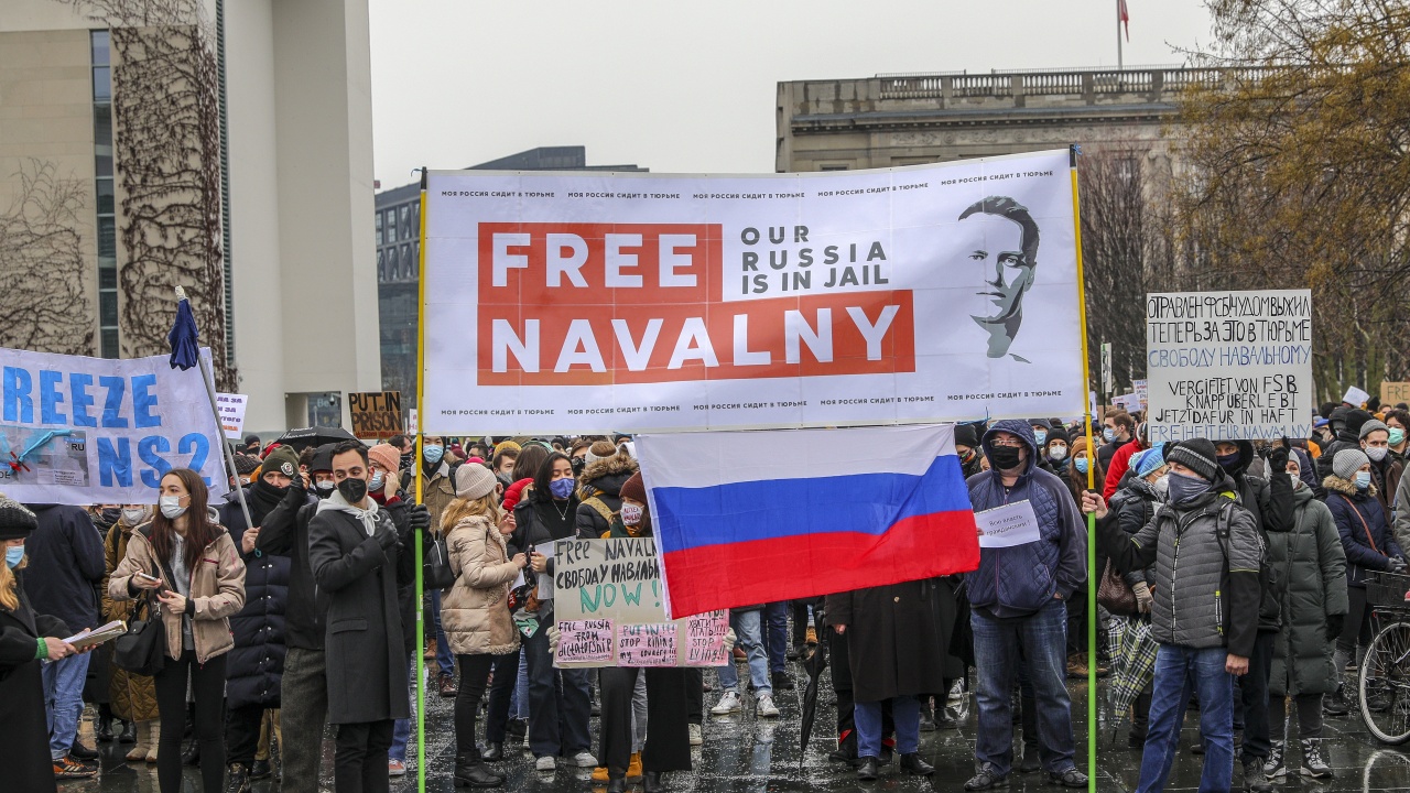 Екипът на Навални се отказва от организацията на улични протести 