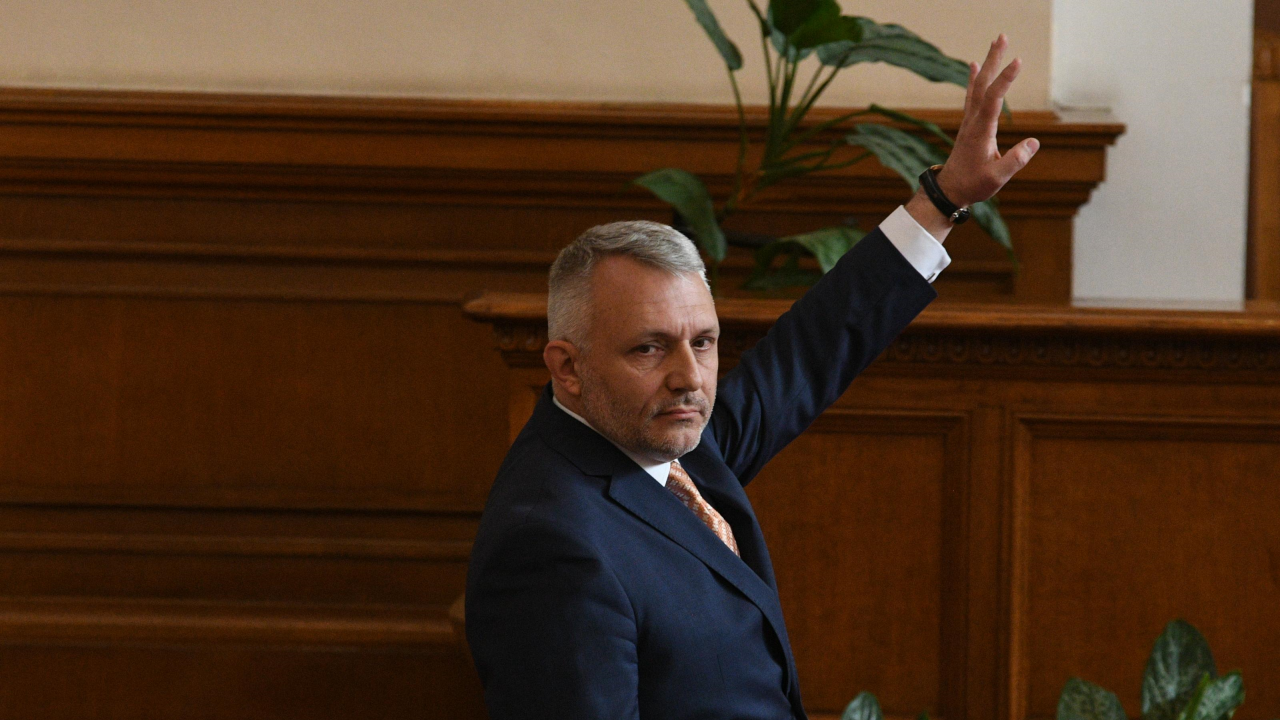 "Отровното трио" и Единната народна партия  скочиха срещу назначението на Стамен Янев