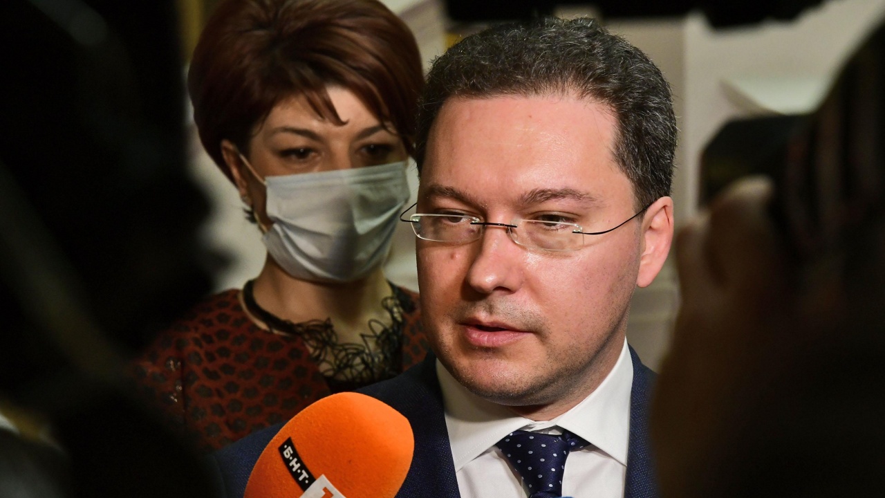 Даниел Митов видя как Божков добива позиции в администрацията чрез президента