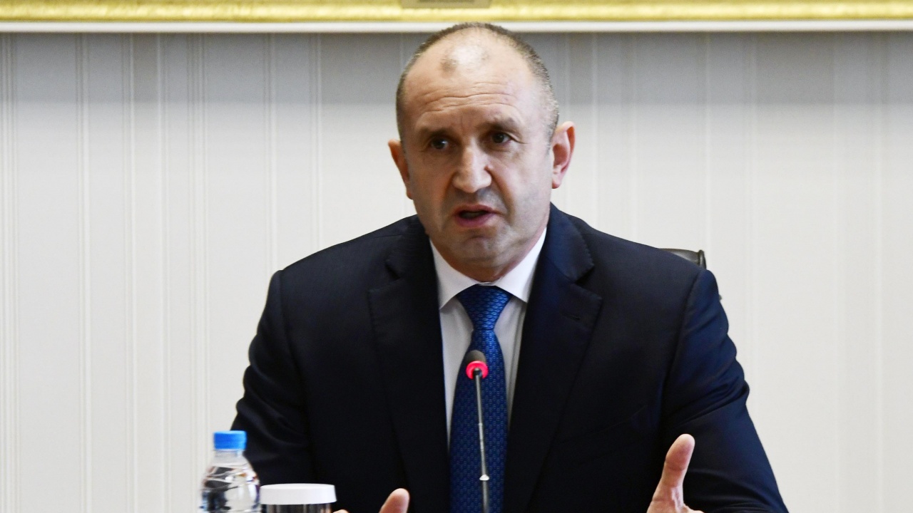 Президентът заяви дали олигархията на Божков е станала олигархията на Радев и загатна за заложени бомби