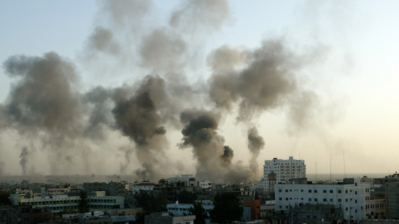 Израел реши да затвори граничен пункт с ивицата Газа след обстрел
