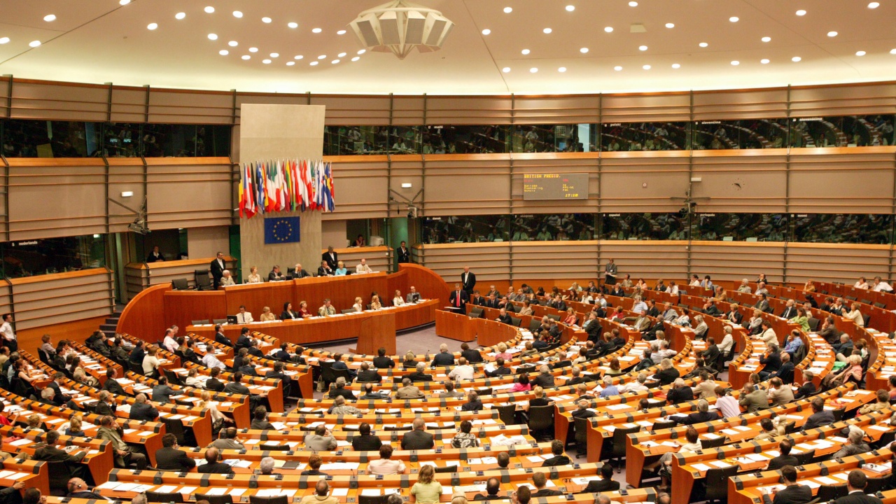 Европейският парламент ще гласува за замразяване на сделката с Китай