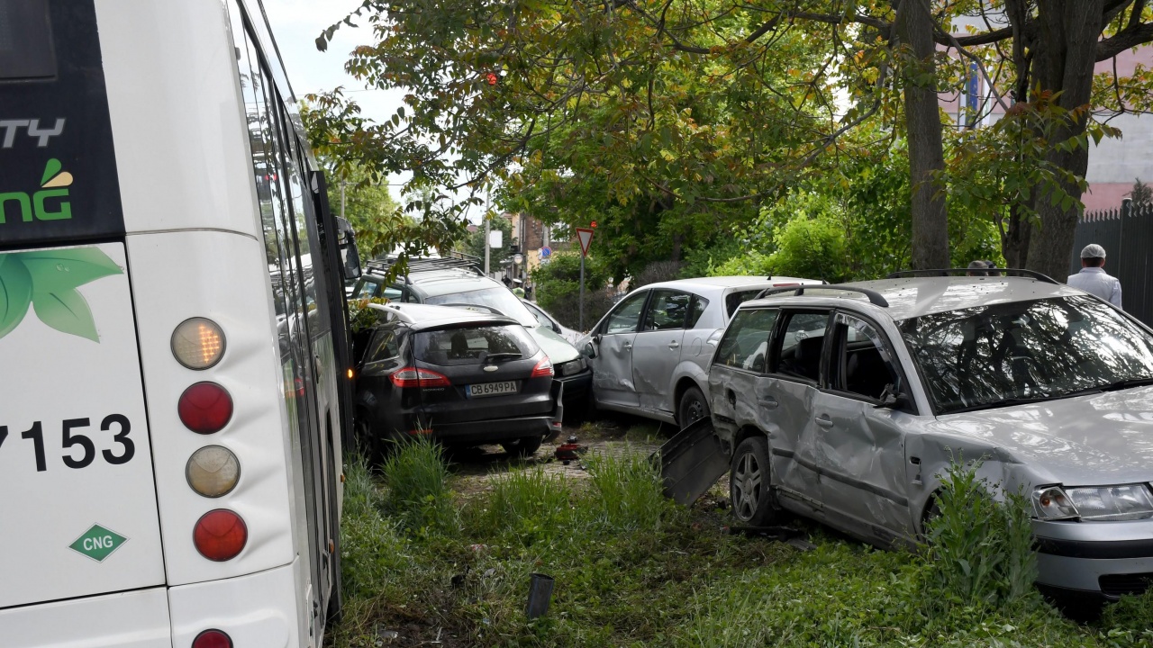 Грешка на шофьора е причината за верижната  катастрофа в София 