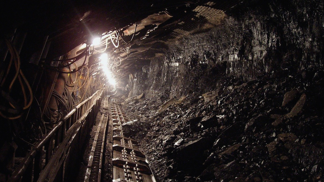 Пожар избухна в голяма полска мина за лигнитни въглища