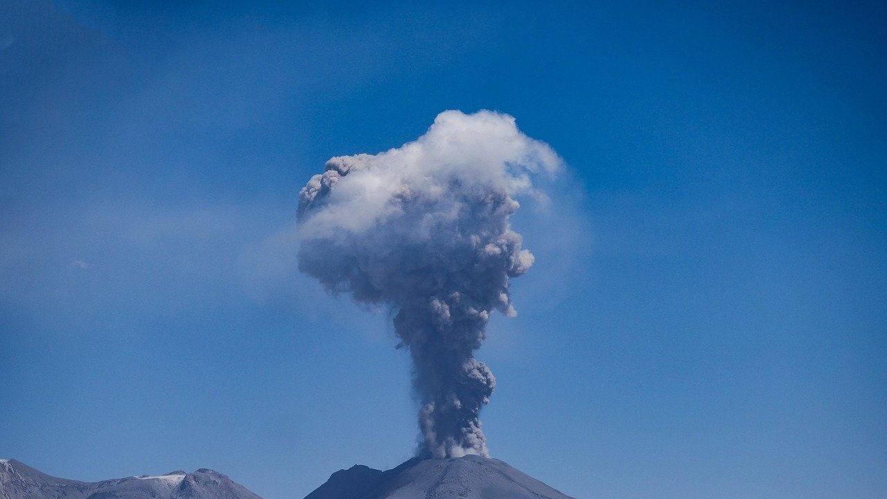 Вулкан в Конго може да изригне, властите наредиха евакуация 
