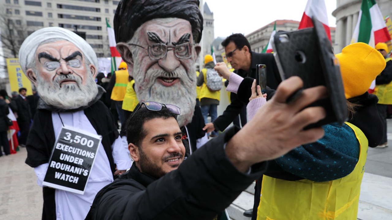 Бъдещ ирански лидер издал ли е 30 000 смъртни присъди