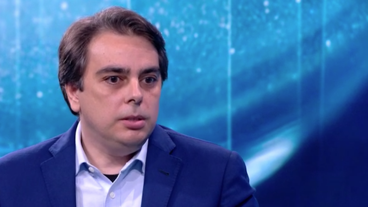 Асен Василев: Течовете са навсякъде, искаме държавата да си влезе на мястото
