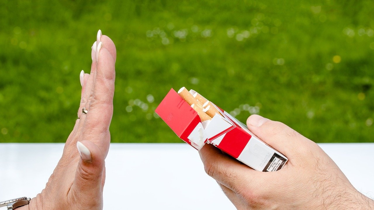 Близо 60% от младежите искат по-строг контрол върху тютюнопушенето