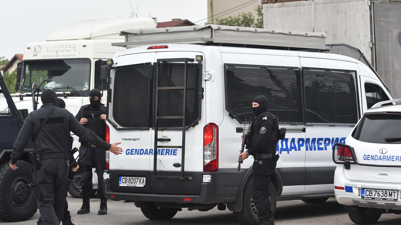 Обир в офис за плащане на битови сметки в Разлог, полиция блокира изходите на града