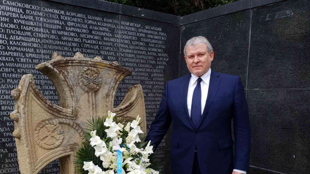Румен Христов почете жертвите на комунистическия лагер на смъртта в Белене