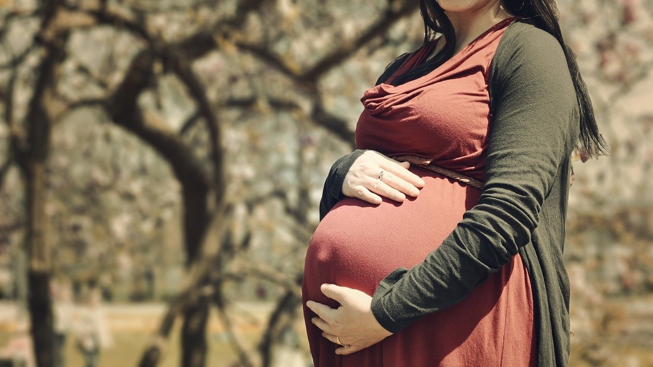 В ромския квартал на Сливен започва кампания срещу трафика на бременни и новородени