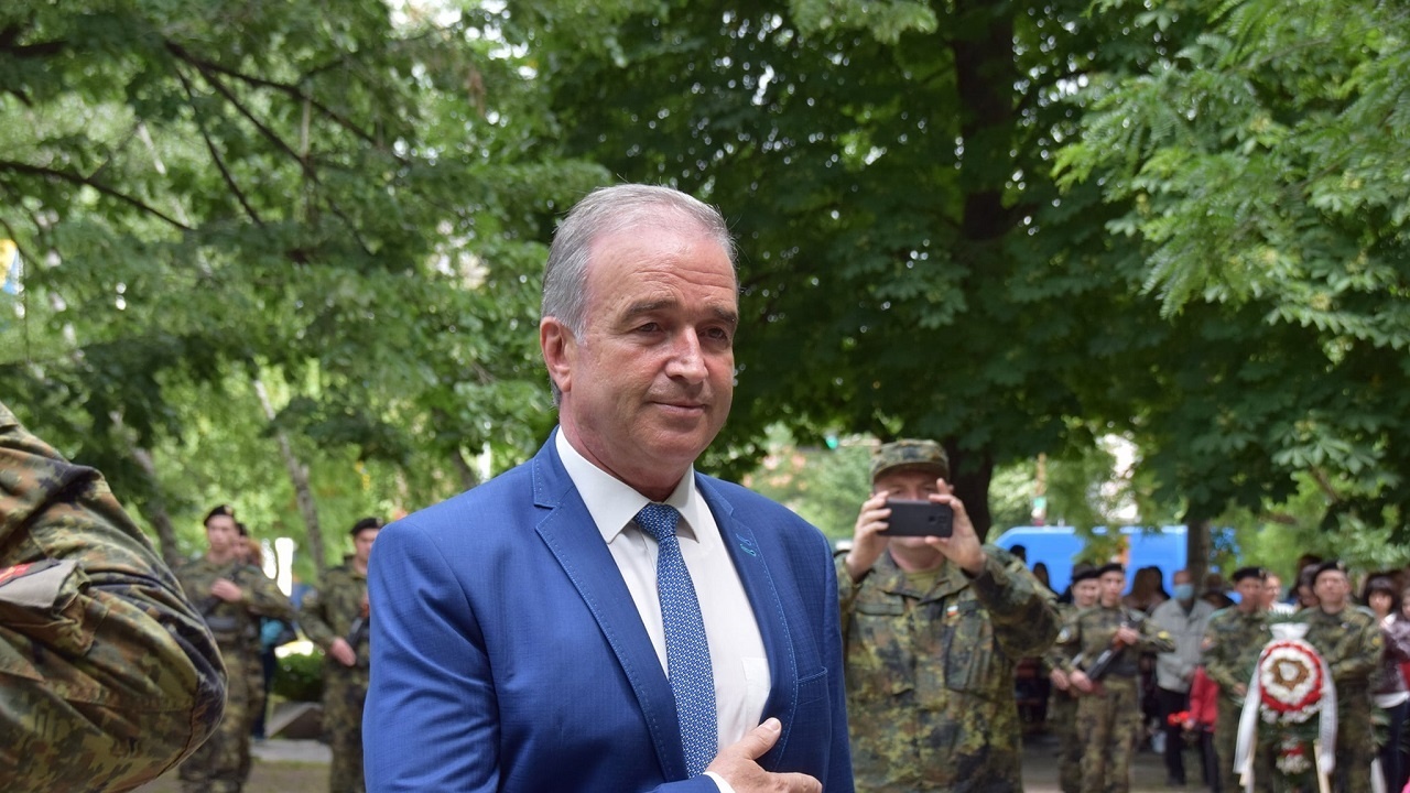 Кметът на Асеновград се поклони пред Ботев: Нека бъдем достойни негови наследници