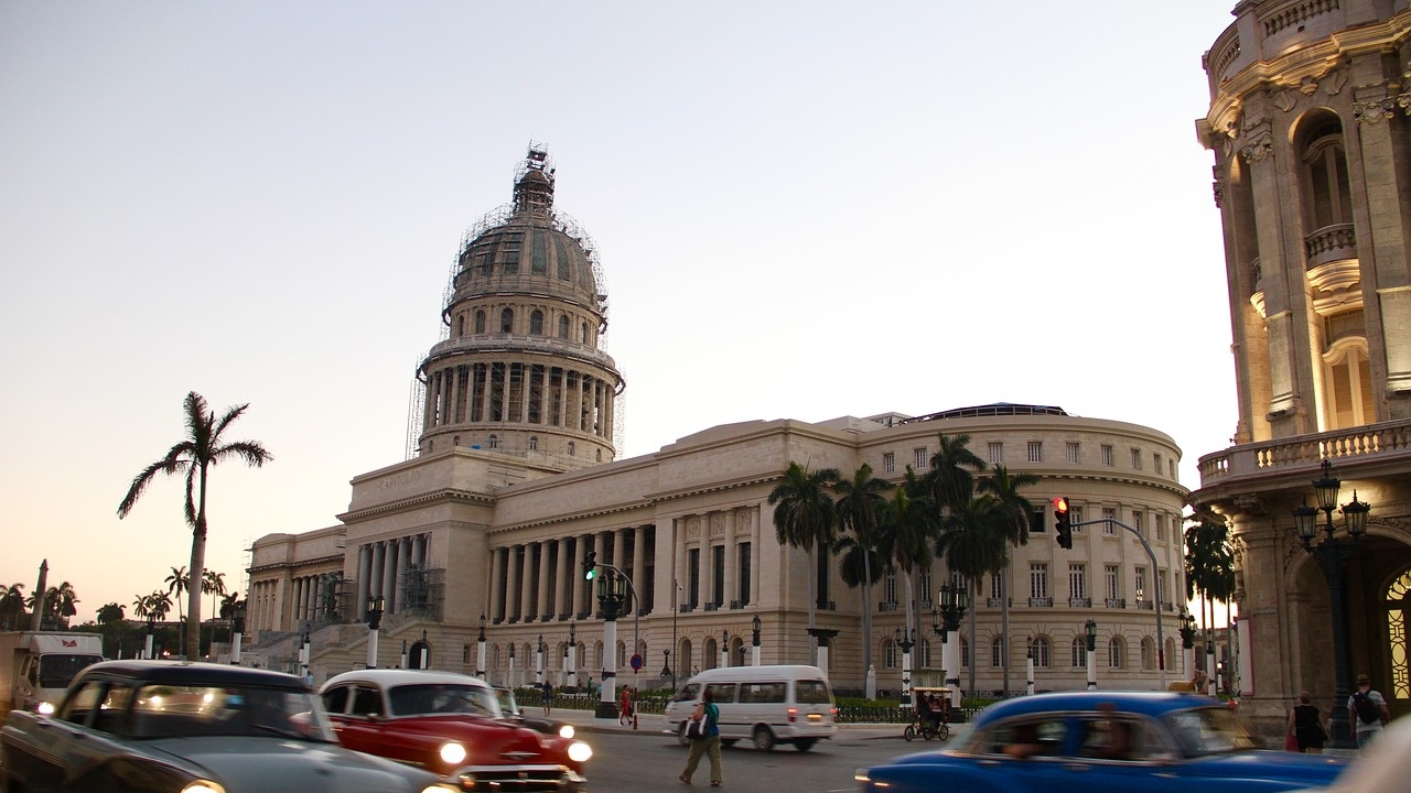 Куба разрешава малки и средни предприятия