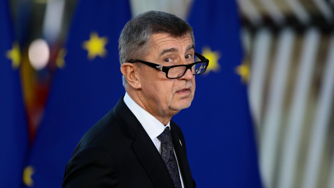 Правителството на Бабиш оцеля при вот на недоверие в чешкия парламент