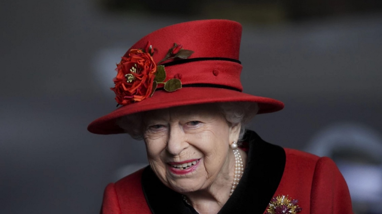 Британската кралица и кралско семейство са очаровани от раждането на малката Лилибет