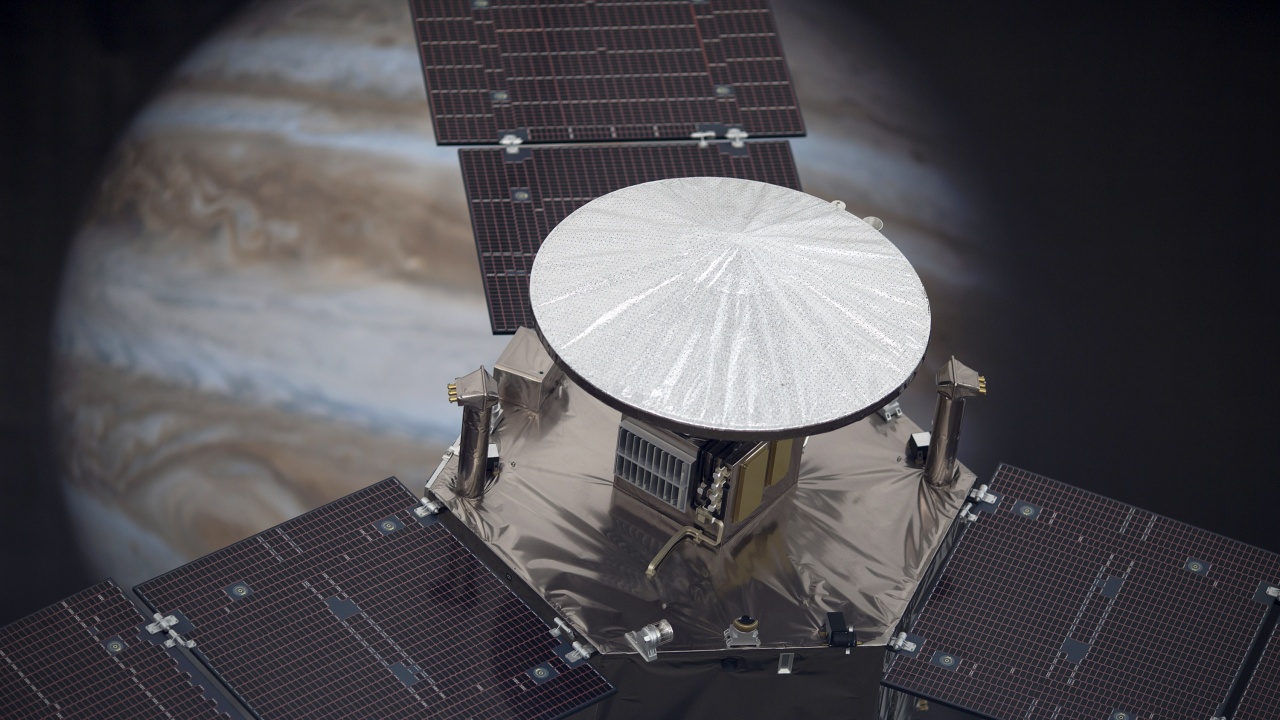 Сондата "Джуно"  прелетя край юпитеровата луна Ганимед