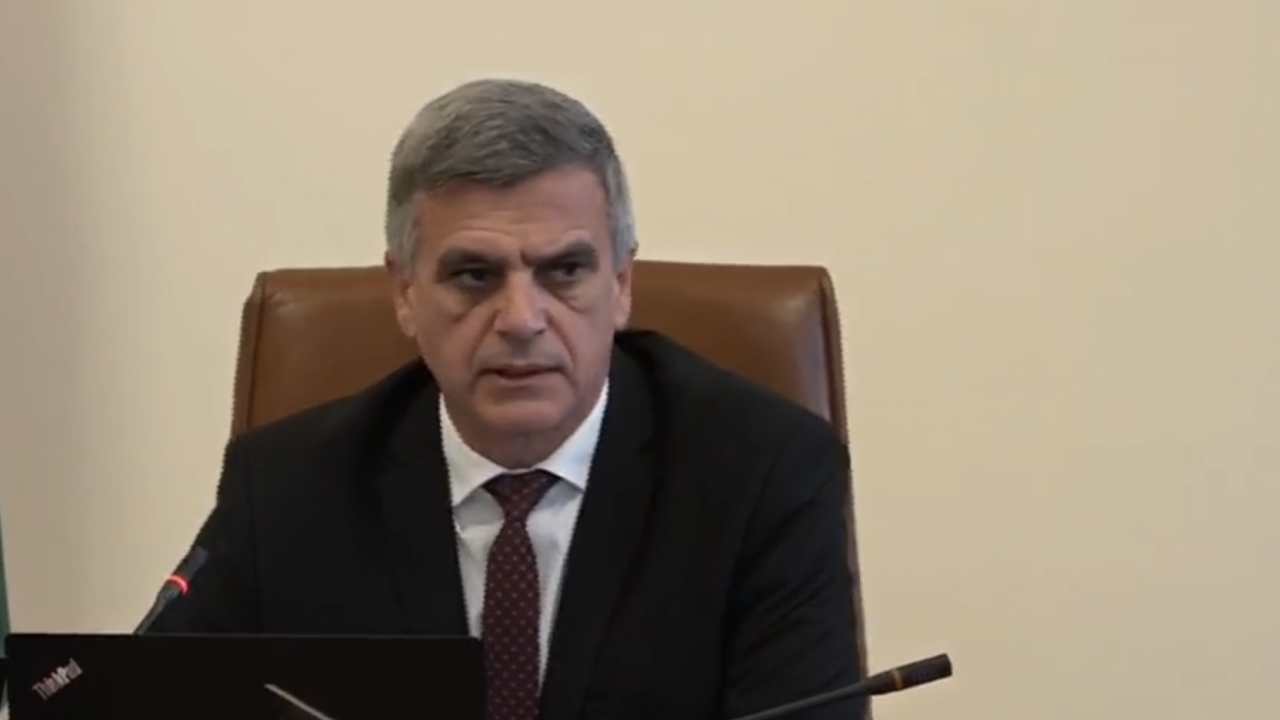 Стефан Янев: Нямаме добри новини за съдбата на пилота