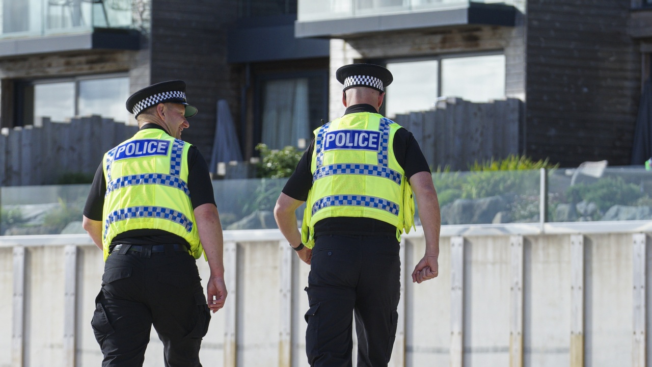 Британската полиция евакуира хотел до мястото, на което ще се проведе срещата на Г-7, след данни за подозрителен пакет