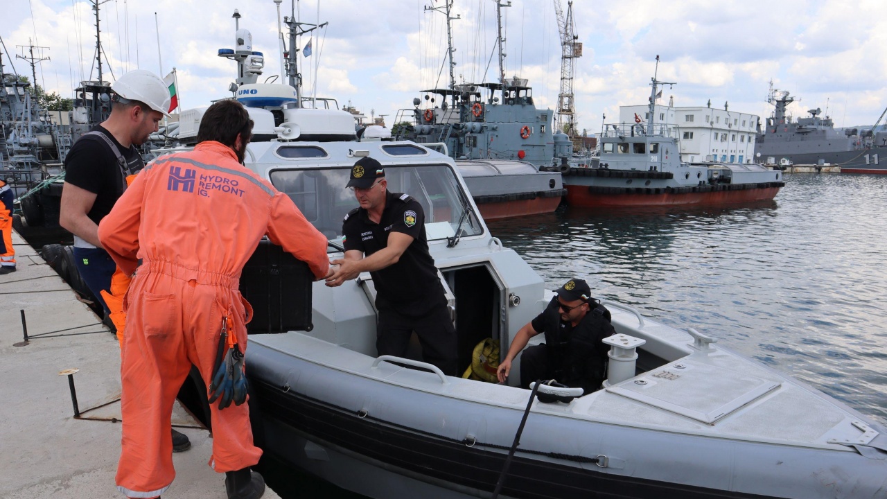 ДНК анализ ще покаже дали експлозия на боеприпаси или сблъсък с водата са убили майор Терзиев