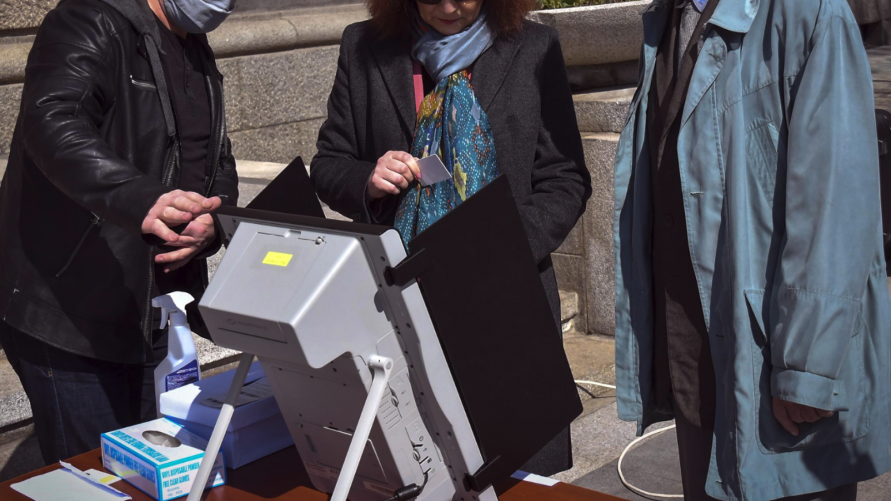 ЦИК започва преговори със "Сиела Норма" за обслужване на машините за вота