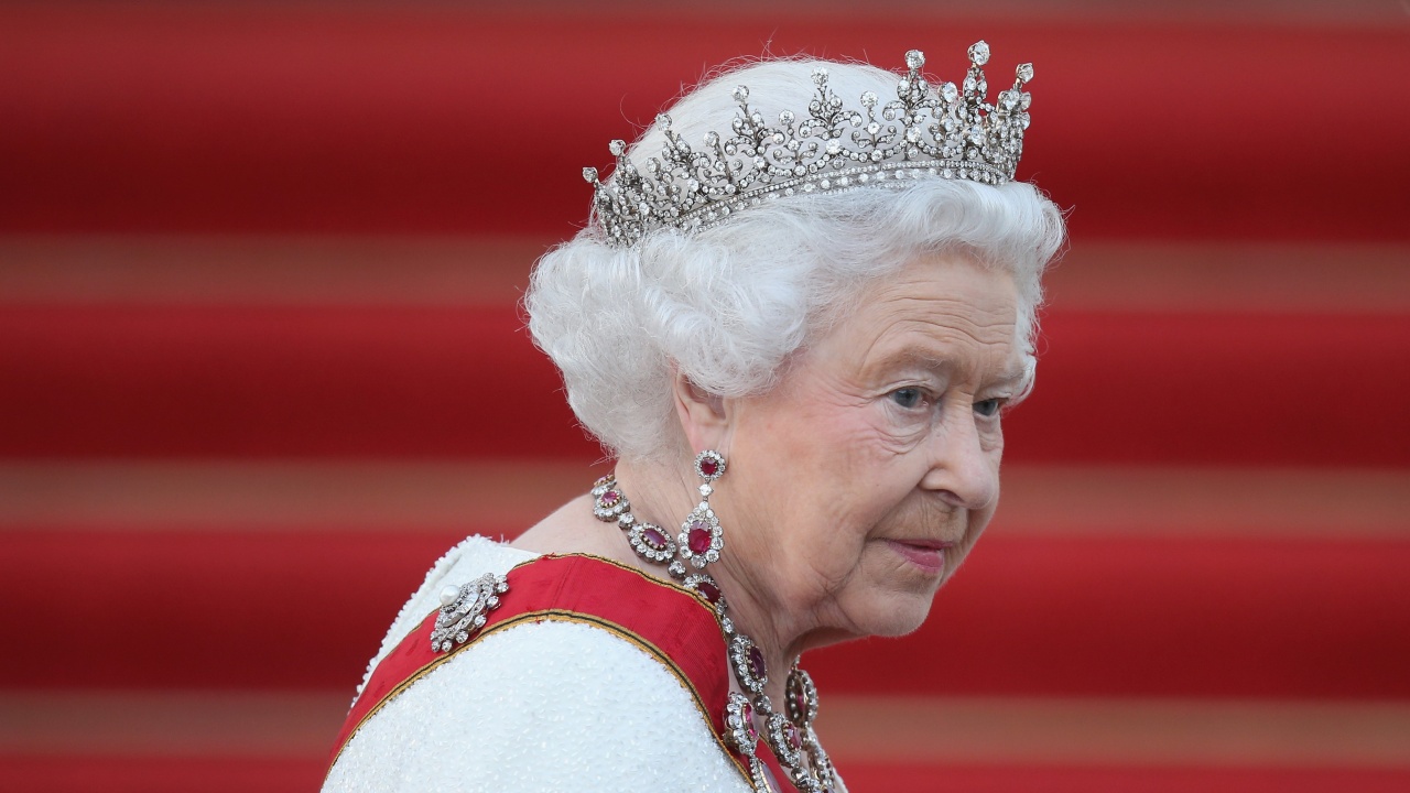 Кралица Елизабет Втора пристигна за официалния прием, който дава за лидерите от Г-7