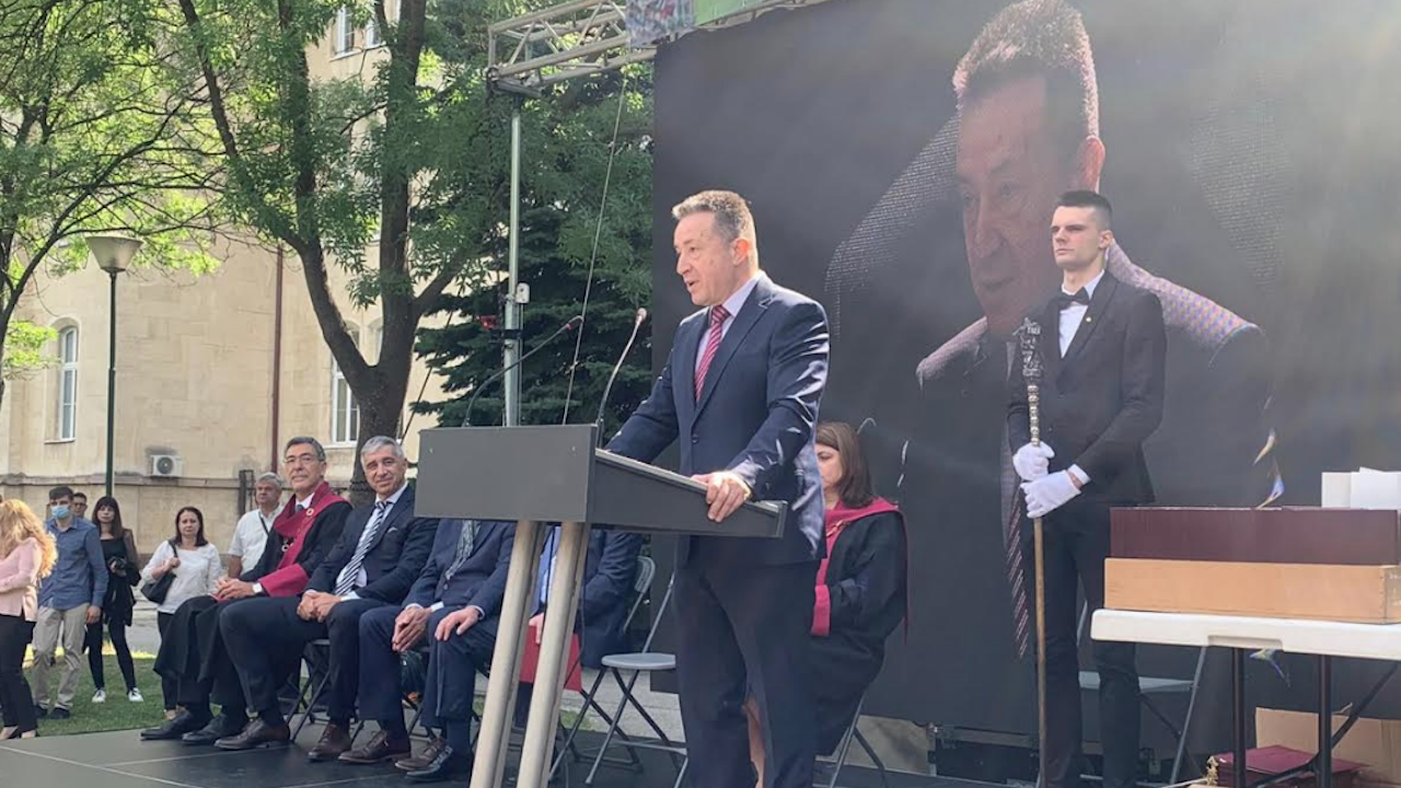 Министърът на правосъдието присъства на връчването на дипломи на студенти от Юридическия факултет на СУ "Св. Климент Охридски"