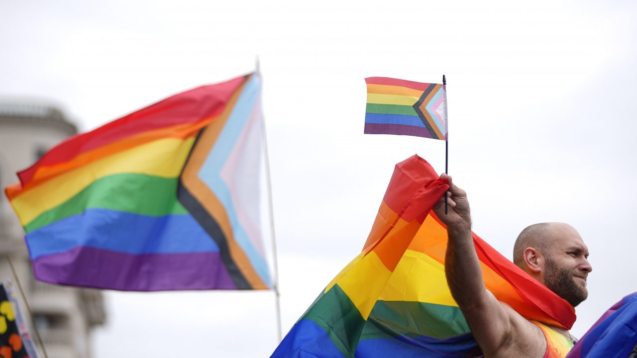 Хиляди унгарци протестираха срещу законопроект, който забранява ЛГБТ дискусиите