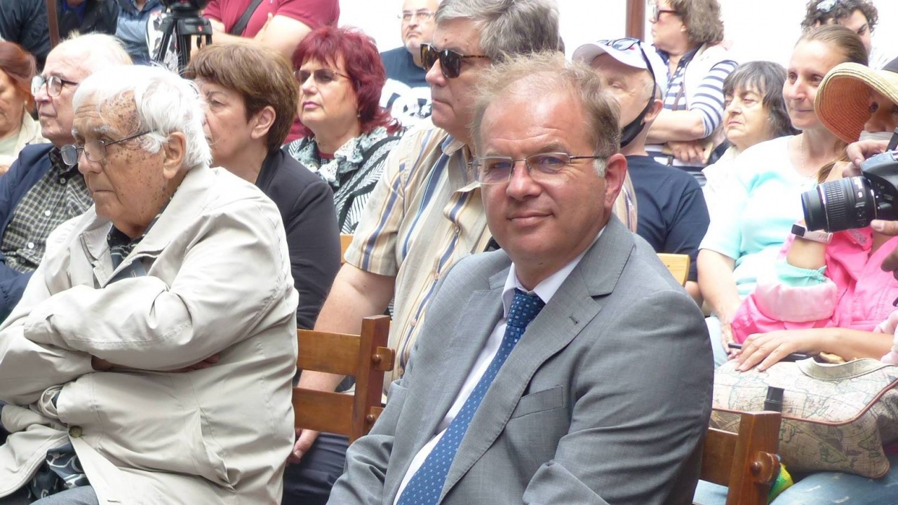Радомир Чолаков: ГЕРБ залага мерки за подпомагане на български автори