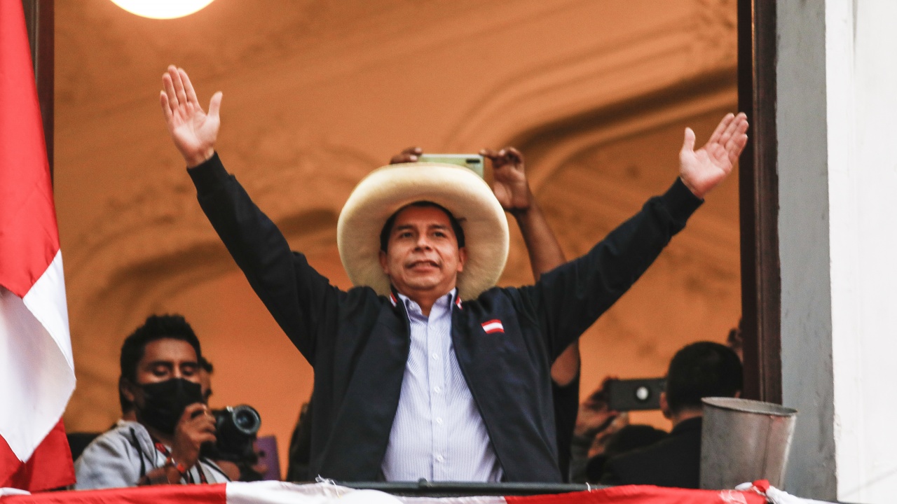 Педро Кастильо спечелил повече гласове на президентския балотаж в Перу