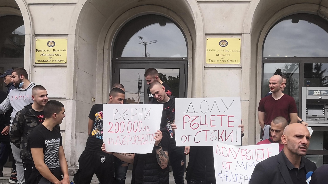 Стъки и ММА състезатели със скандал в спортното министерство