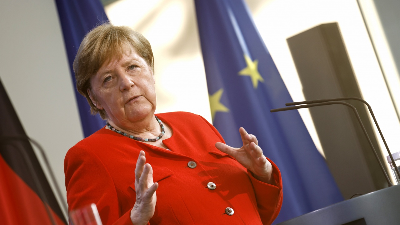 Меркел призова ЕС да се придържа към трудния диалог с Русия