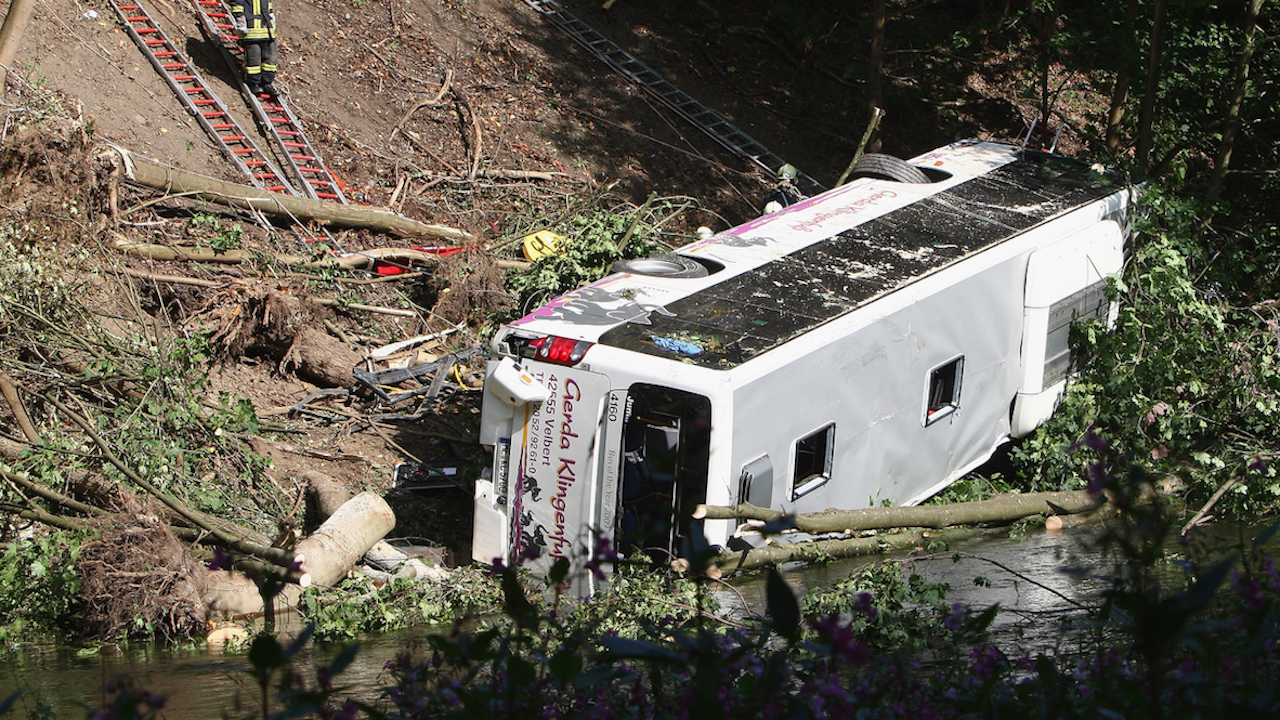 Автобус с работници катастрофира в Перу - загинали са 27 души