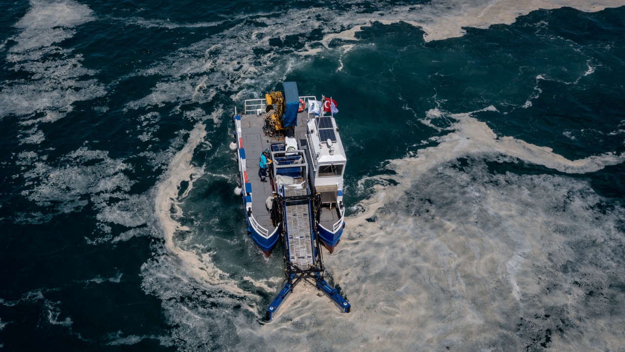 Турция ще вкарва кислород в Мраморно море, за да се пребори с морската слуз 