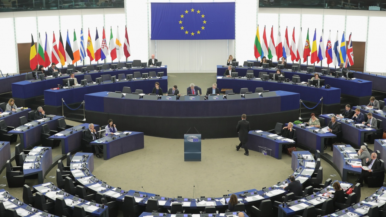 Евродепутатите обсъждат доклад на ЕК относно върховенството на закона