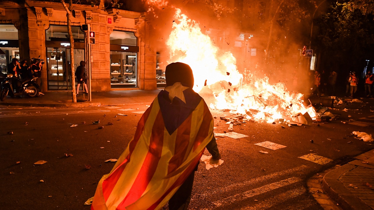 Девет помилвани от Мадрид лидери на каталунските сепаратисти ще излязат на свобода