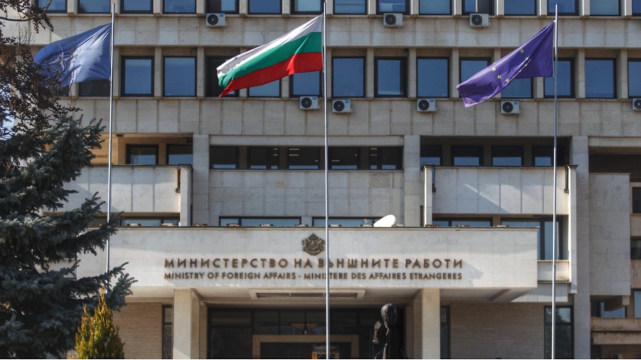 МВнР: Задграничните имоти на България не са оставали без застраховка