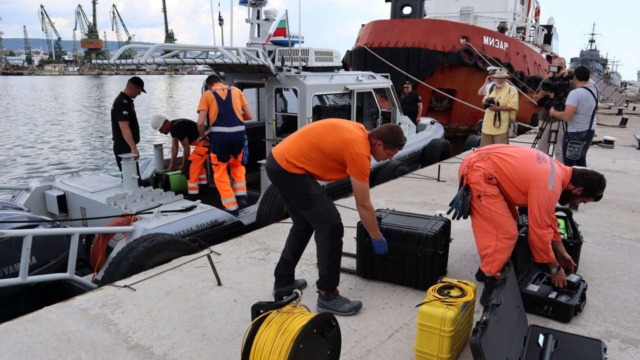 Подновяват операцията по издирване на черната кутия на падналия в морето самолет МиГ-29