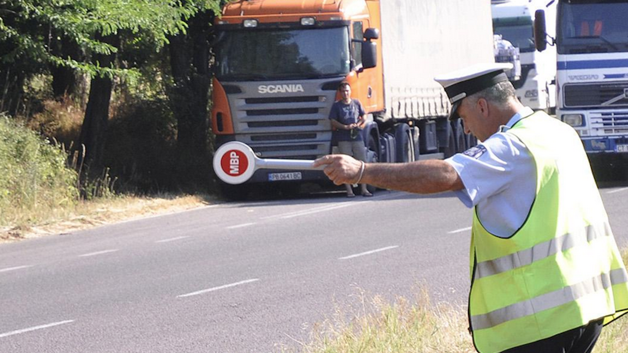 Пренасочват камионите по магистрала "Тракия"