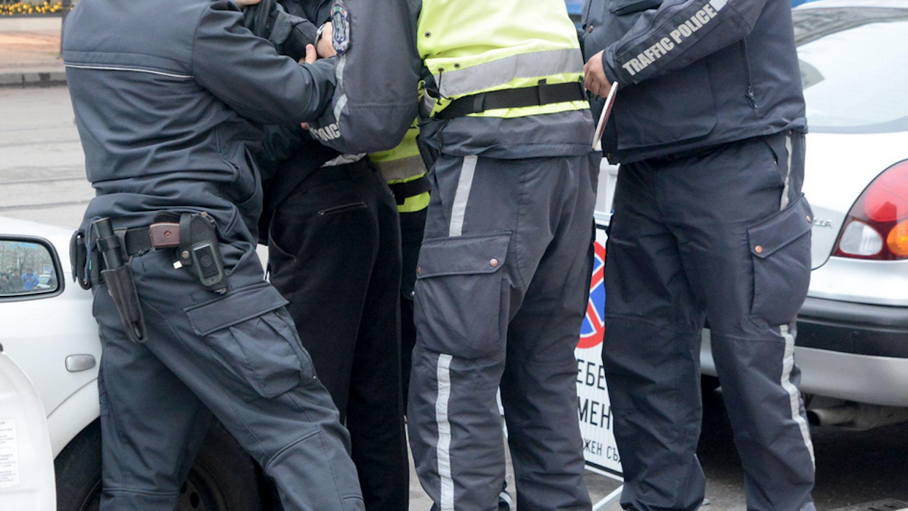 Задържаха в София мъж, ограбил жена край Варна - Криминално - Новини Бг