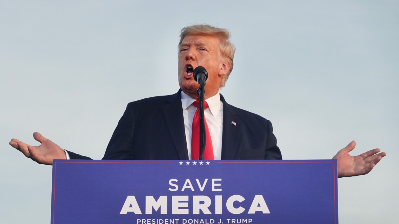 Тръмп разкритикува имиграционната политика на Байдън на първия си голям митинг