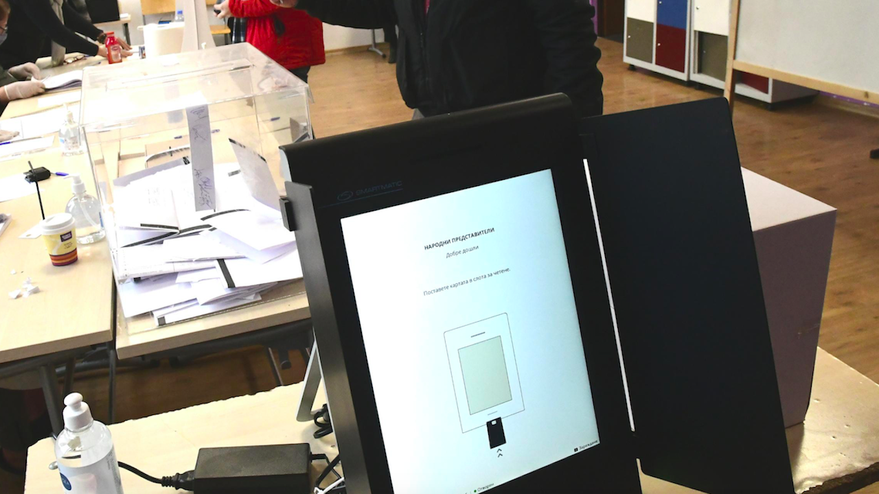 Румяна Дечева за машинното гласуване: Броенето на бюлетините приключва с едно натискане