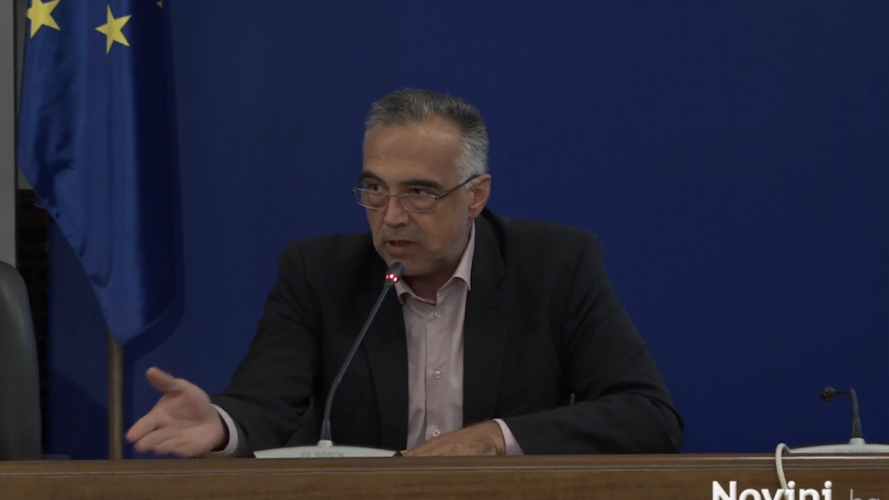 Антон Кутев: Борисов да не задава въпроси, а да отговаря