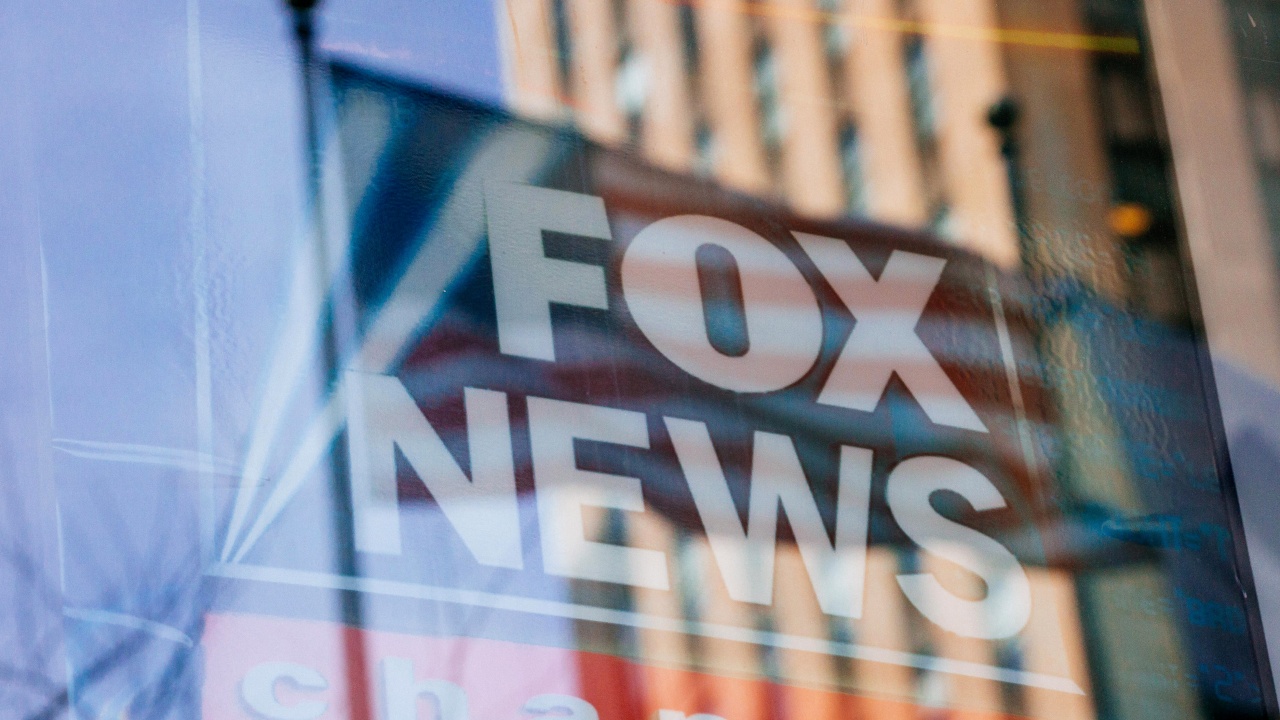 Глобиха Fox News с 1 млн. долара за сексуален тормоз 